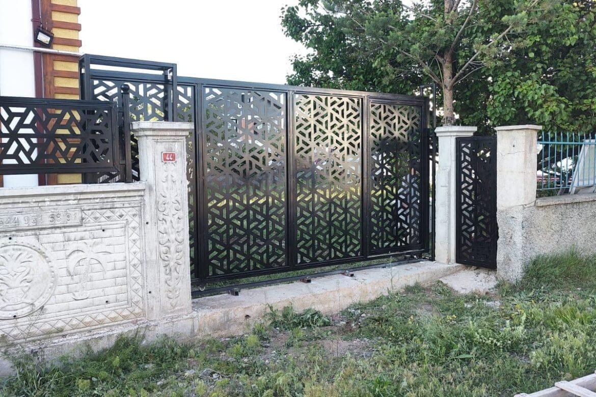 ferforje lazerle kesimi,Metal lazer kesim, Ferforje lazer kesim, Hassas metal kesim, CNC lazer kesim, Dekoratif metal kesim, Ferforje desen kesimi, Yüksek hassasiyetli kesim, Otomatik lazer kesim, Metal işleme teknolojisi, Lazerle ferforje işleme